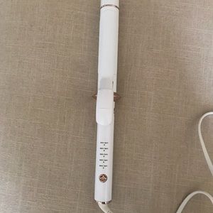 T3 Twirl Ceramic new in box. Only used once! Great product!